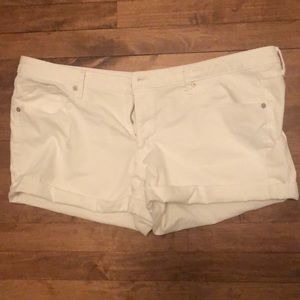 Mossimo White Mid Rise Shorts Size 18